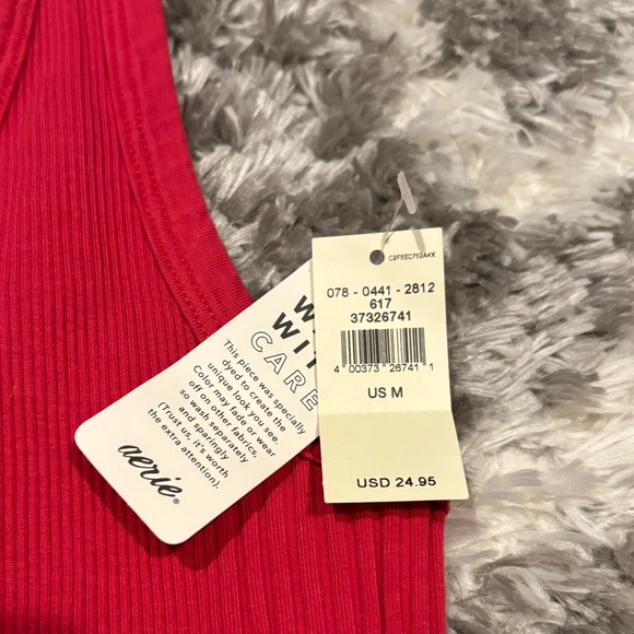 Women's/Teen's Ribbed Tank NWT Size Medium - Picture 3 of 9